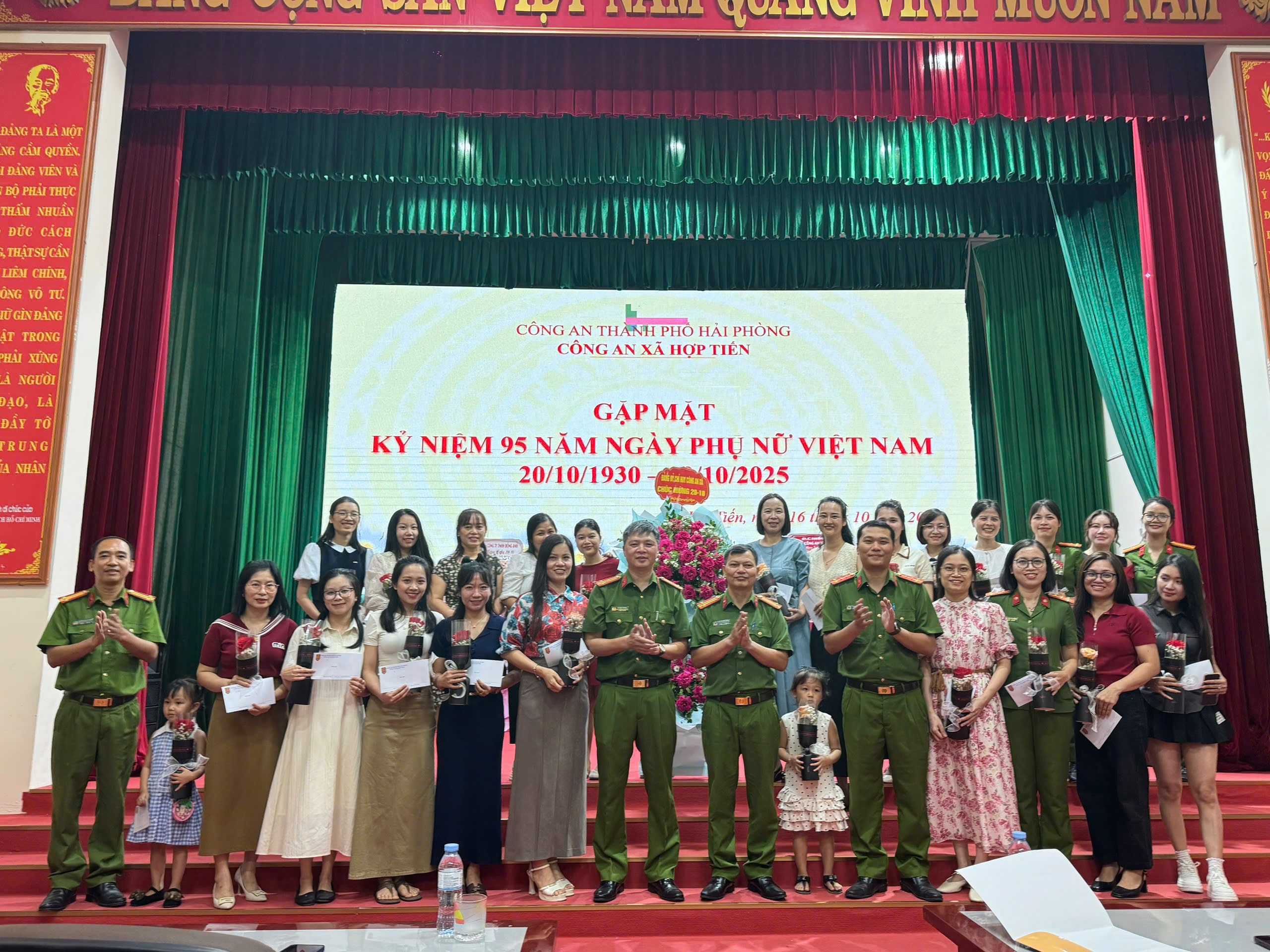 Công an xã Hợp Tiến tổ chức gặp mặt kỷ niệm Ngày Phụ nữ Việt Nam 20/10